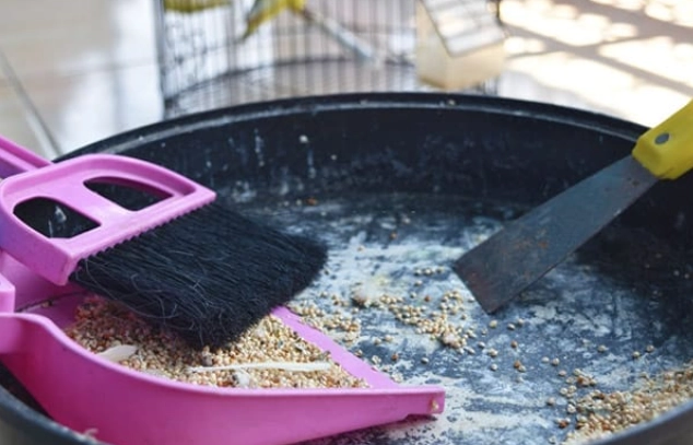 automatic bird cage cleaner